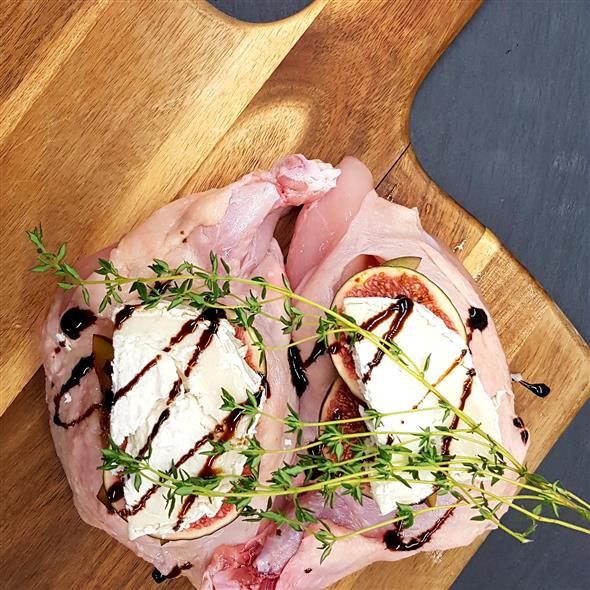 Unghanebryst med gedeost